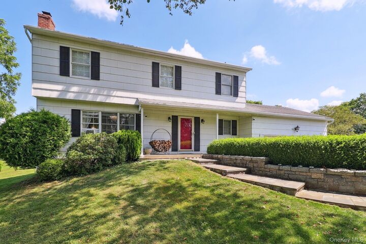 Property Photo:  9 Farmstead Lane  NY 10509 