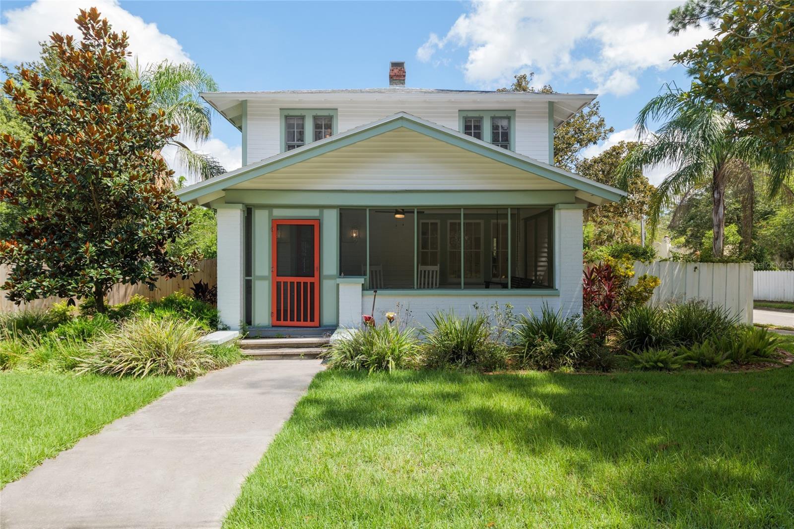 Property Photo: 704 NE 4th Street FL 32601