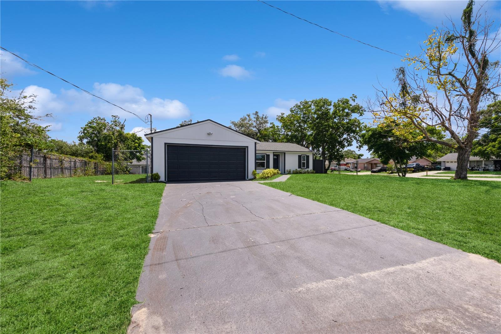 Property Photo:  2941 Desmond Court  FL 32738 