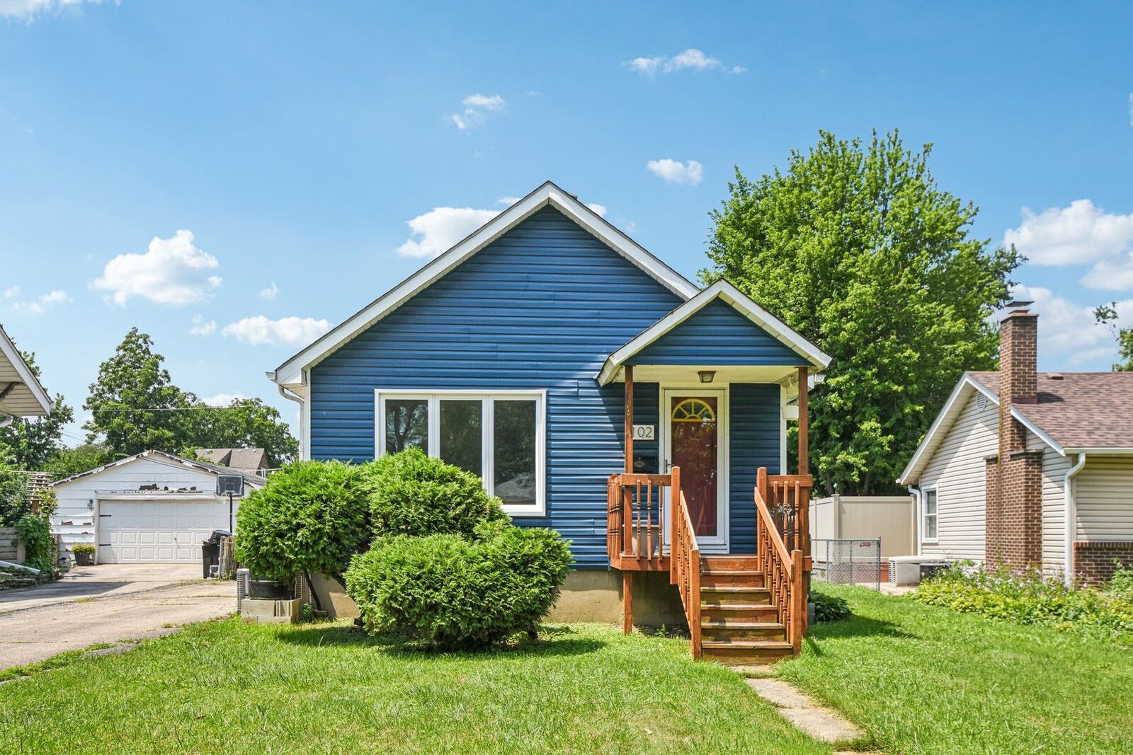 Property Photo:  102 N Ahrens Avenue  IL 60148 
