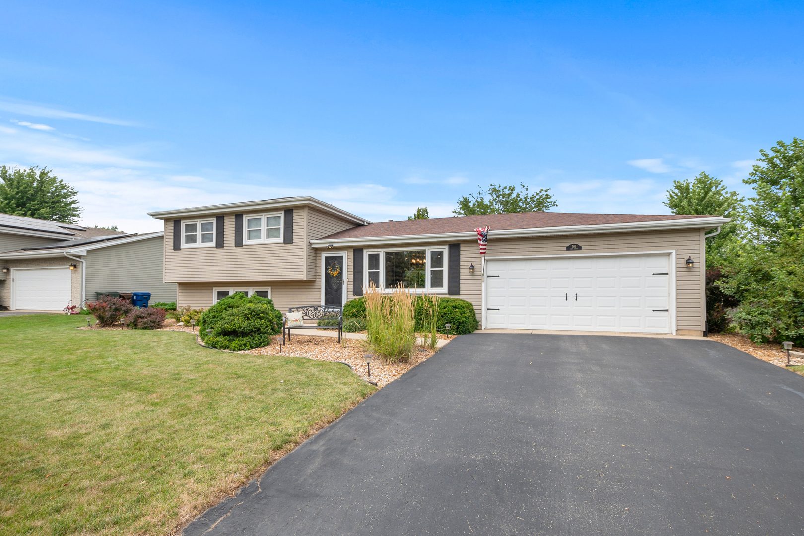 Property Photo:  701 Lake Court  IL 60451 