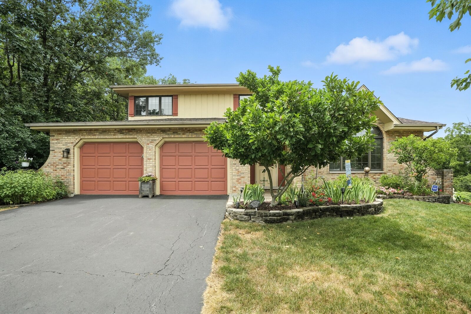 Property Photo:  5 Geneva Court  IL 60417 