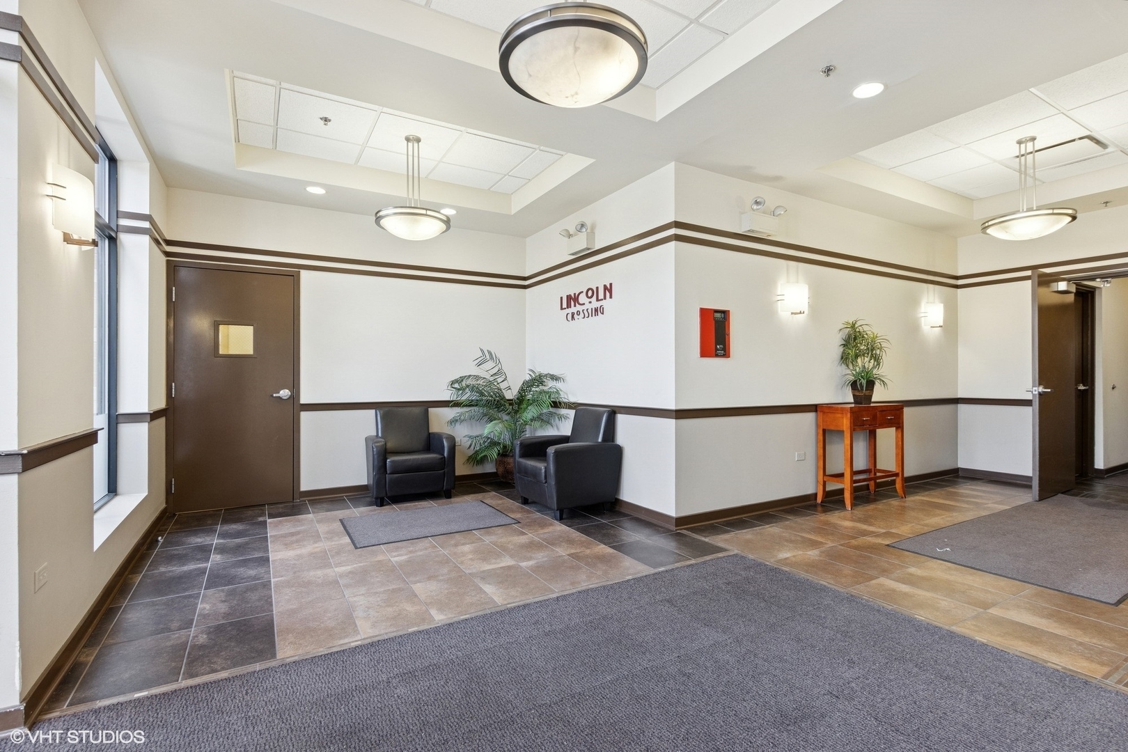 Property Photo: 5588 N Lincoln Avenue 404 IL 60625