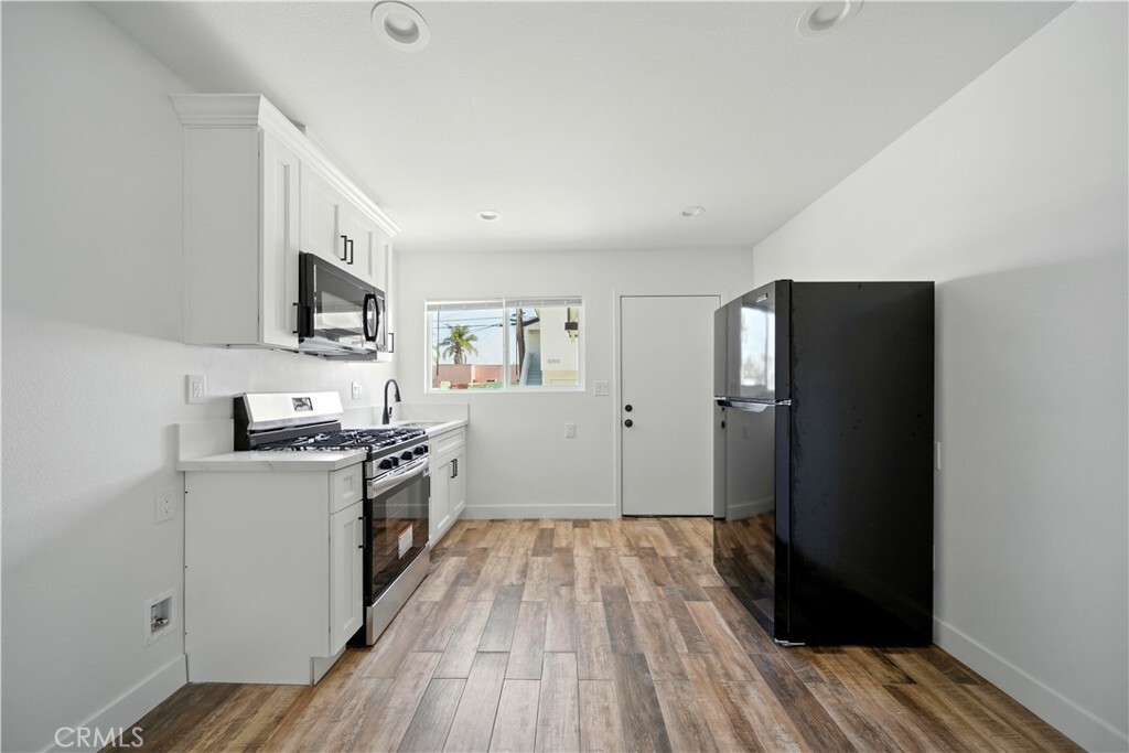Property Photo: 823 78th Street W 1/2 CA 90044