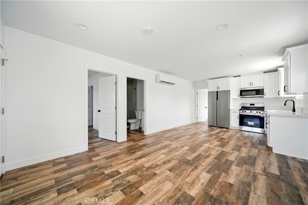 Property Photo: 523 78th Street W CA 90044