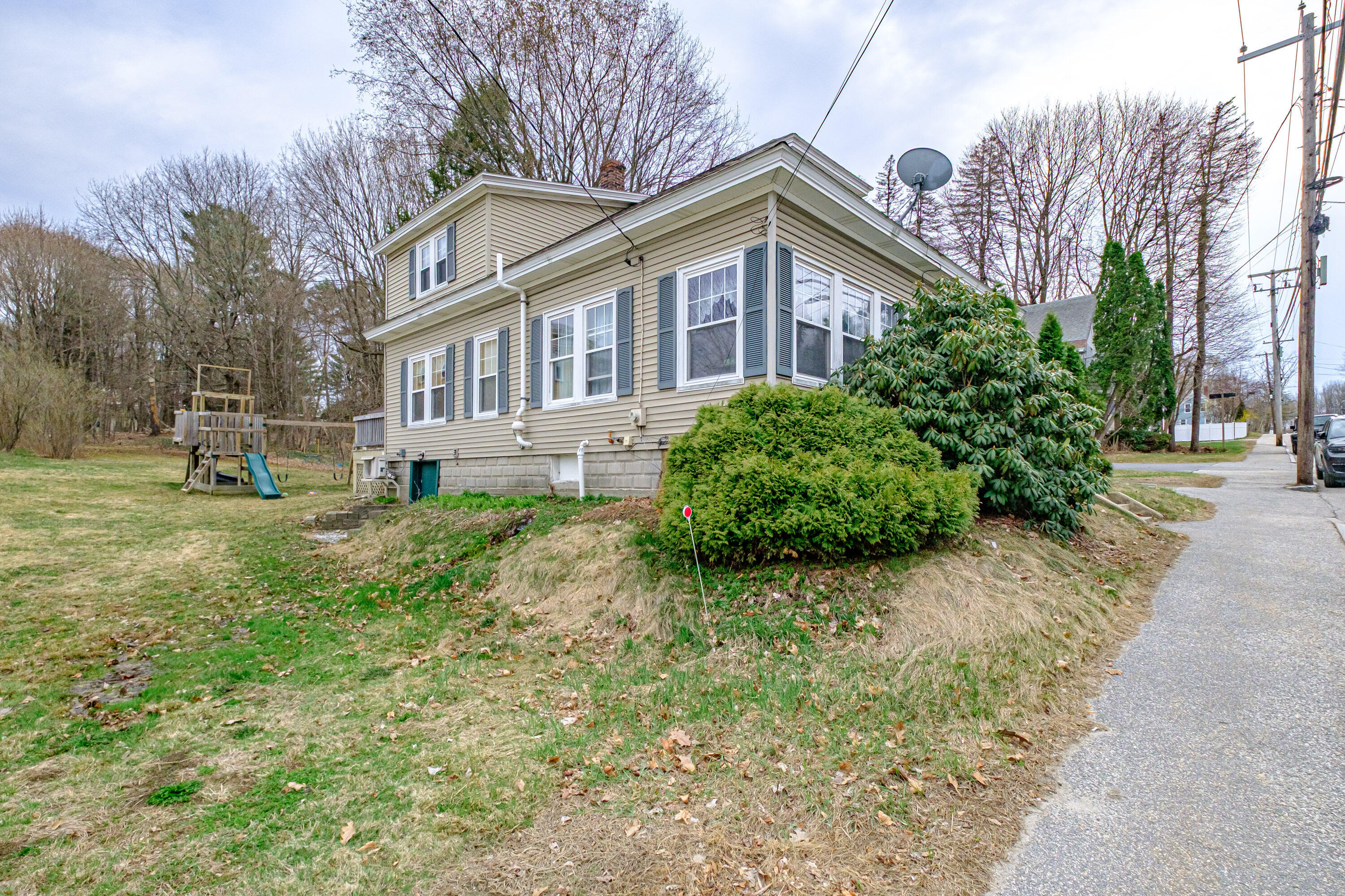 Property Photo:  454 Court Street  ME 04210 