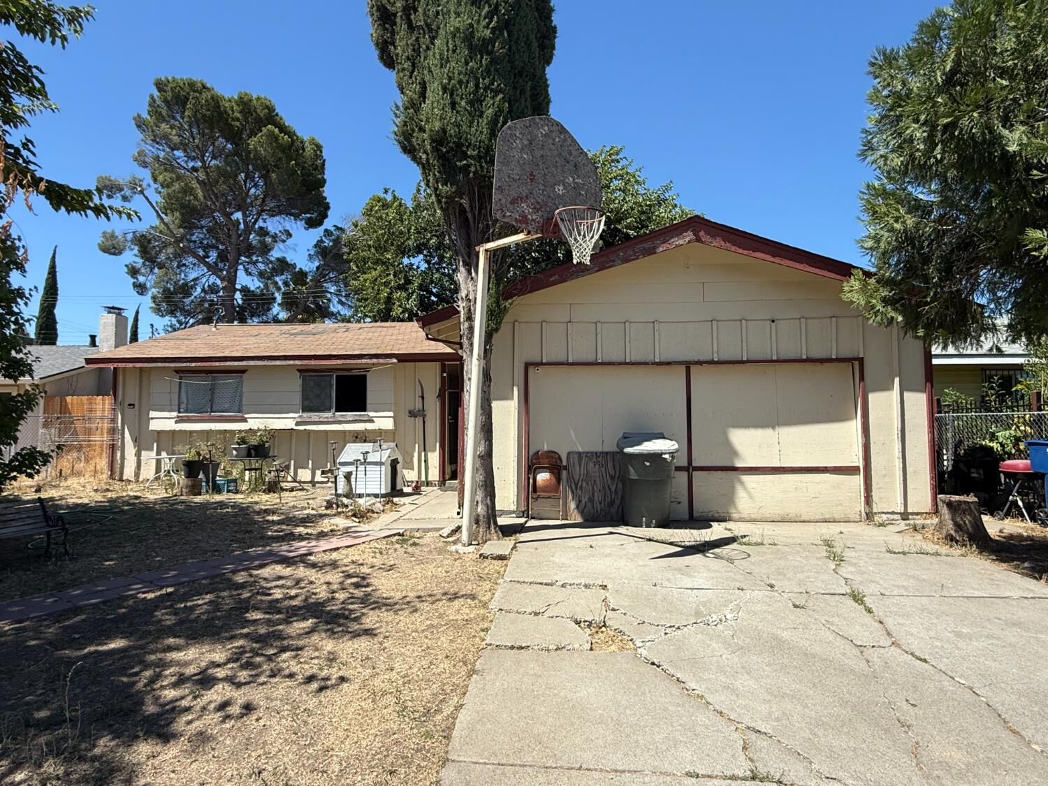 Property Photo:  2121 Oneil Way  CA 95822 