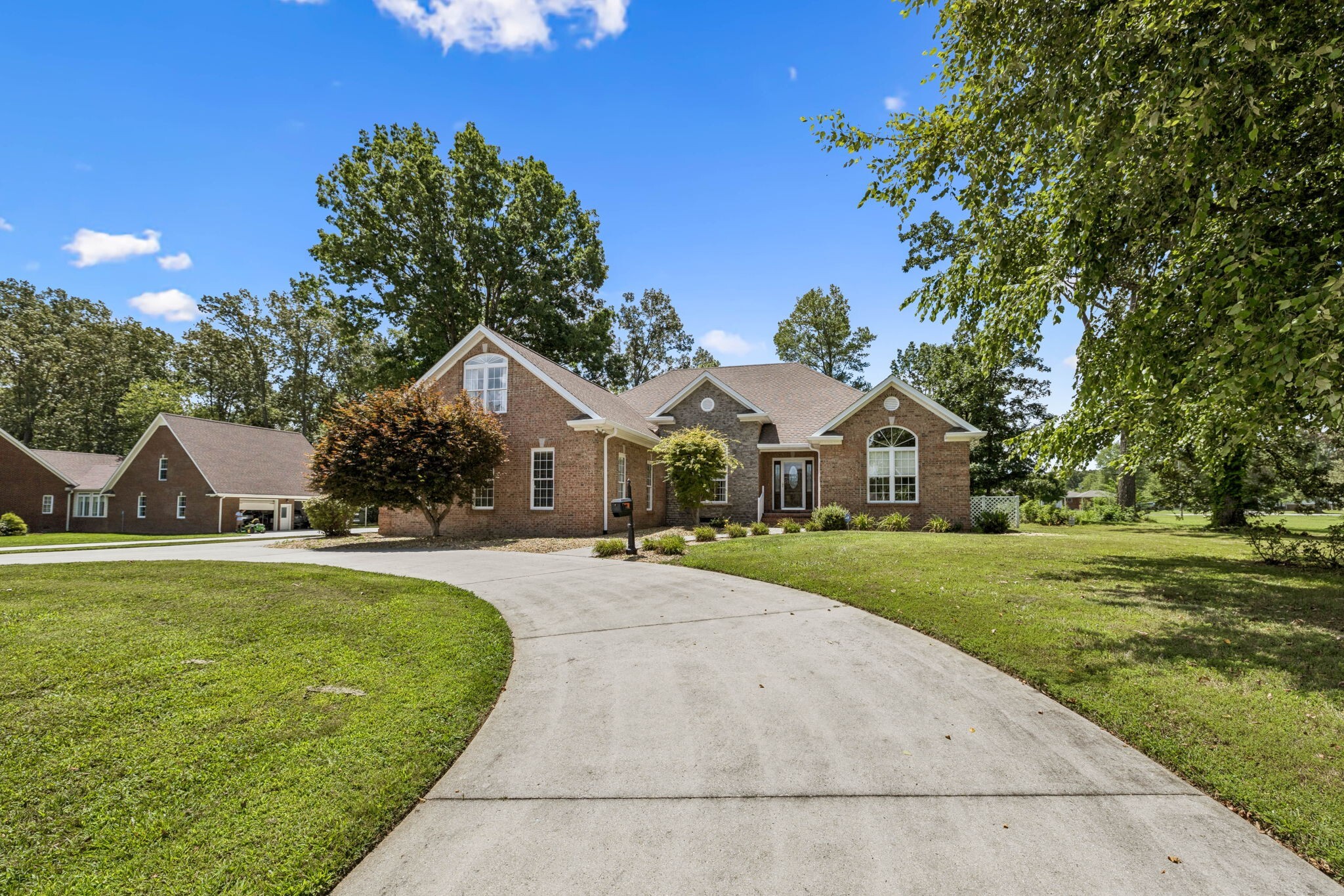 Property Photo: 142 Heritage Cir TN 37355