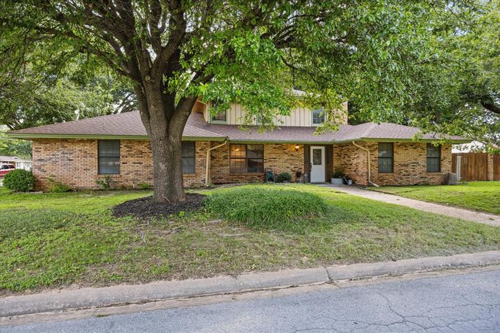 Property Photo: 997 N Lydia Street TX 76401