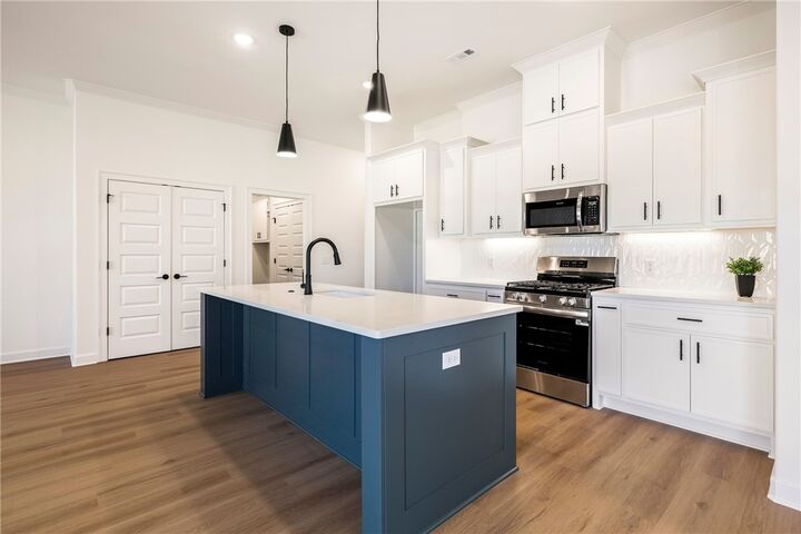 Property Photo: 2116 Silk Street AR 72751