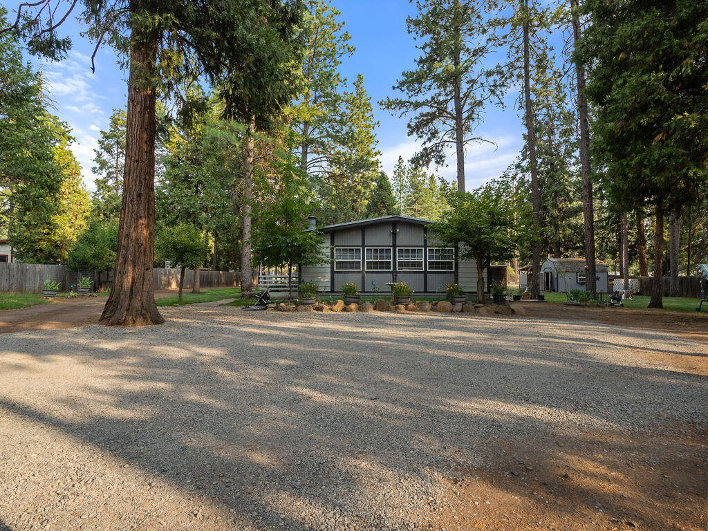 Property Photo: 18010 Ponderosa Lane OR 97601