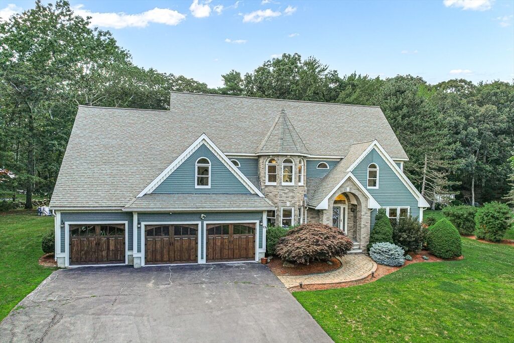 Property Photo:  13 Olde Coach Rd  MA 01864 