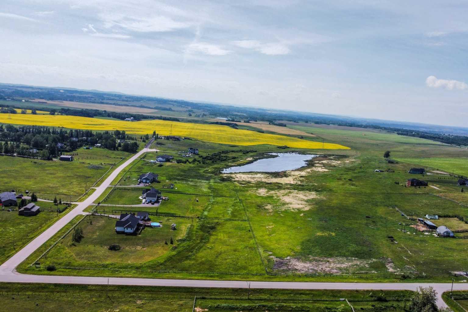 Photo de la propriété:  80 Street E  AB T1S 3W7 