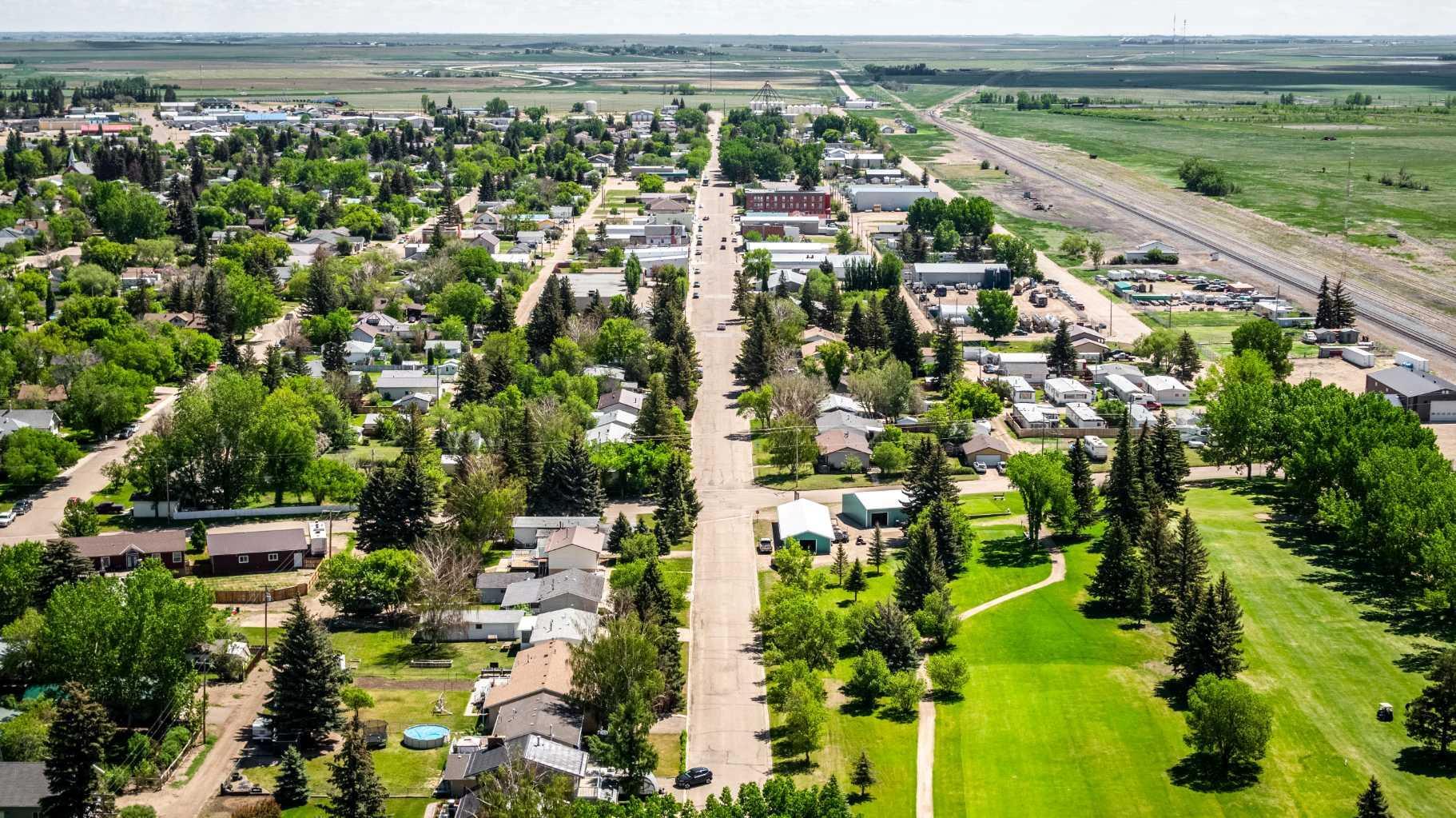 Property Photo:  106 Ambursen Avenue  AB T0J 0B0 