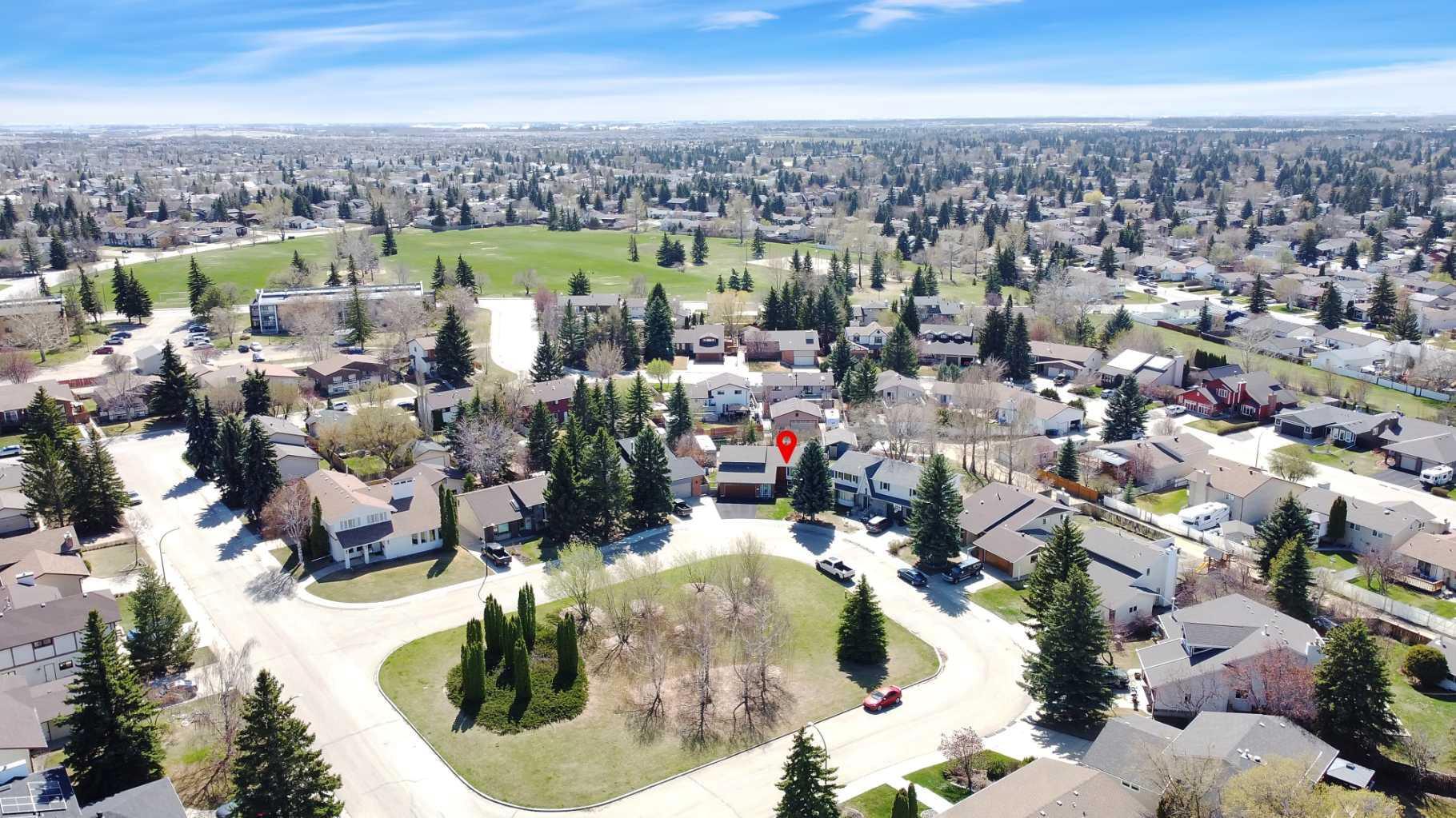 Property Photo:  16 Markle Crescent  AB T4R 1T1 