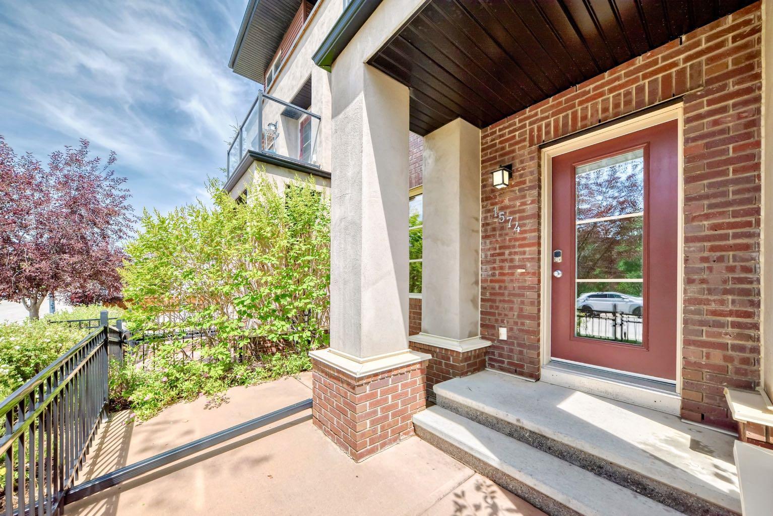 Property Photo:  1574 93 Street SW  AB T3H 0P3 