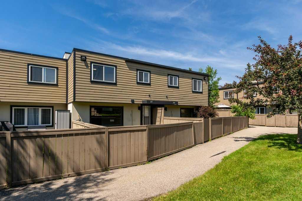 Photo de la propriété: 3809 45 Street SW 139 AB T3E 3H4