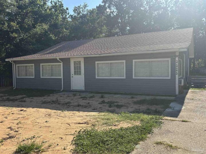 Property Photo: 3525 Robinson Pt Rd FL 32583