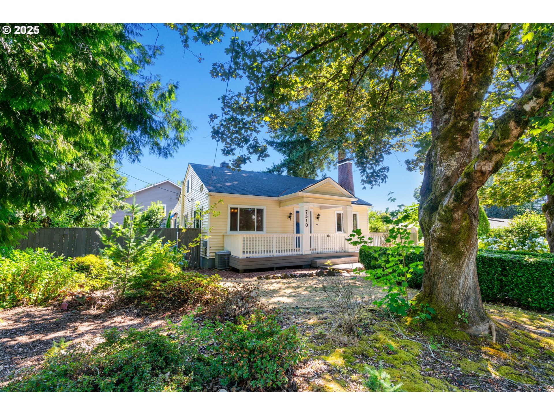 Property Photo: 7510 SW Mapleleaf St OR 97223