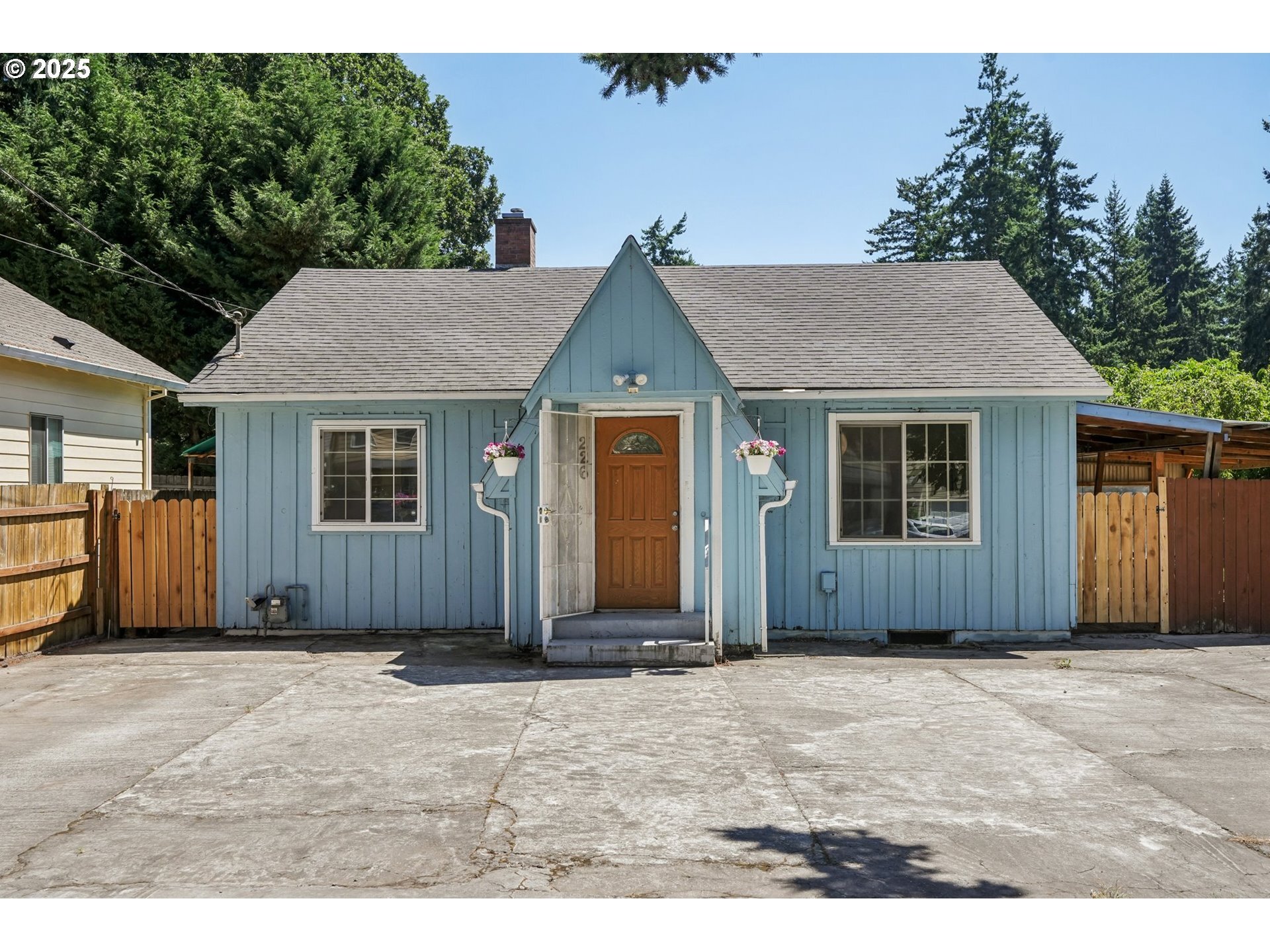 Property Photo:  226 NE 157th Ave  OR 97230 
