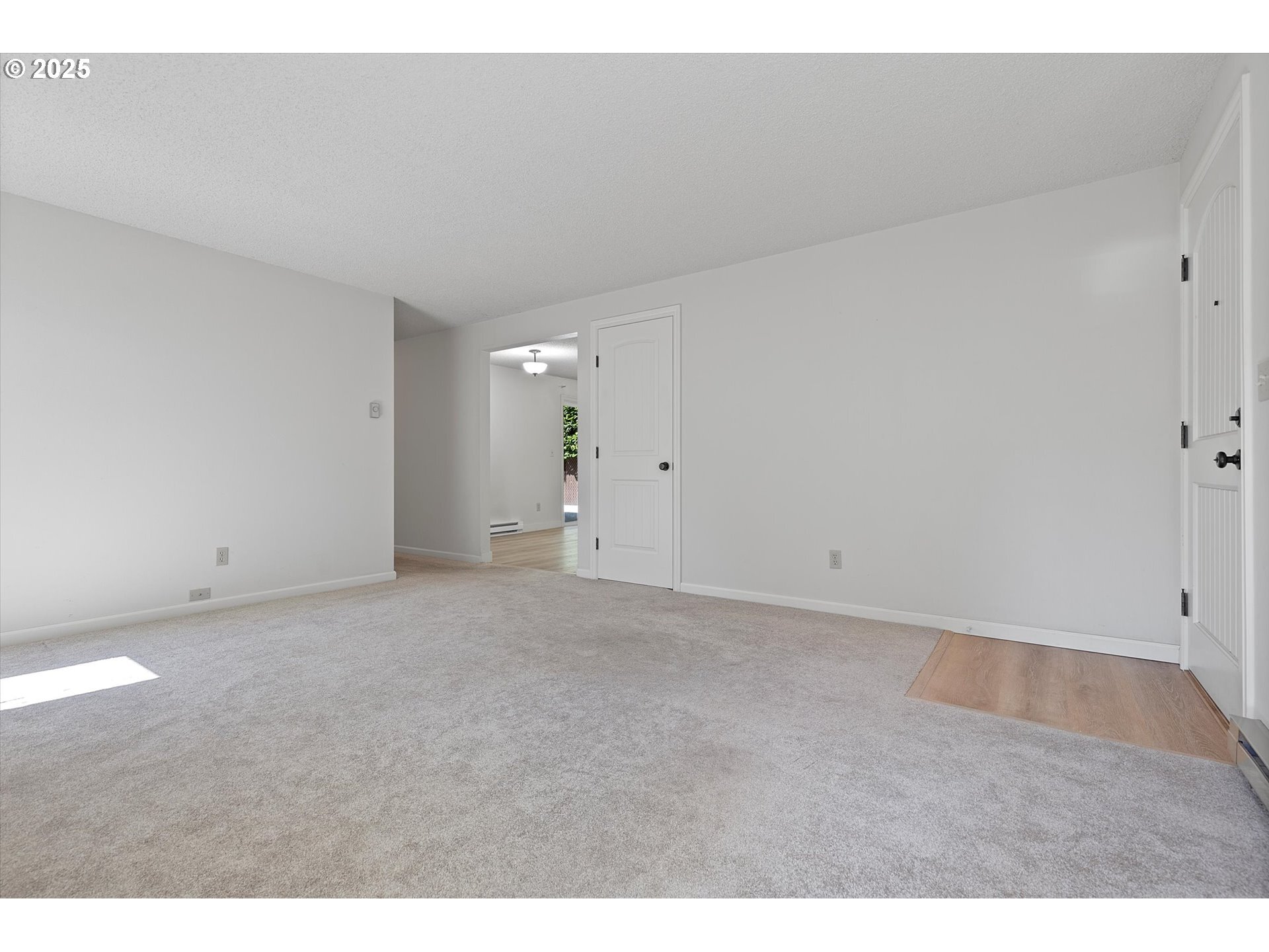Property Photo:  134 Wilbur St  OR 97034 