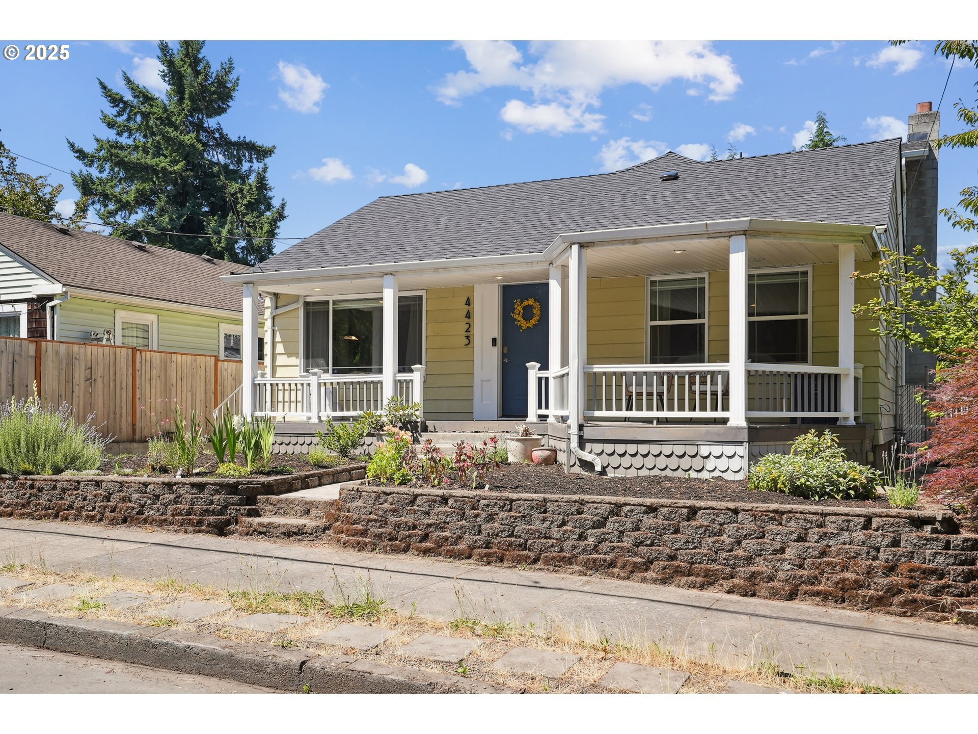 Property Photo: 4423 SE 31st Ave OR 97202
