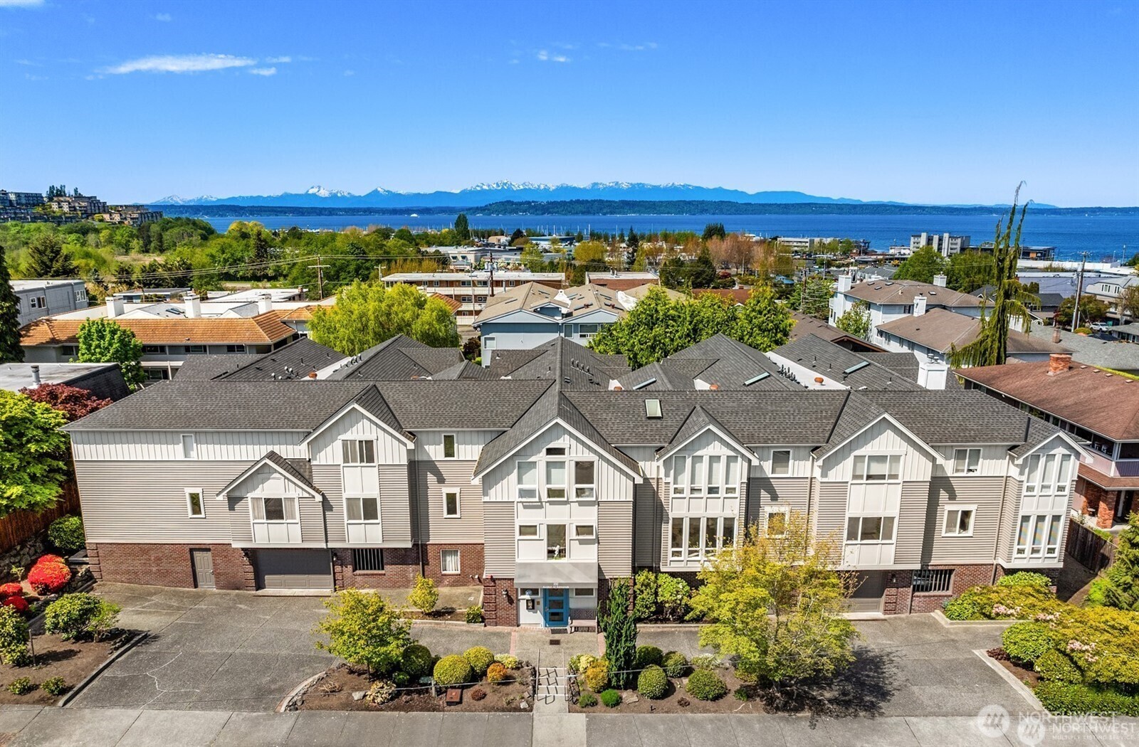 Property Photo: 232 4th Avenue S 304 WA 98020