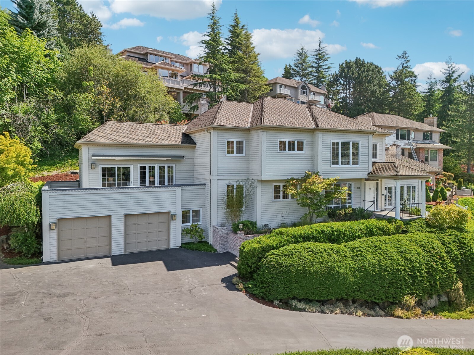 Property Photo:  13810 SE 51st Place  WA 98006 