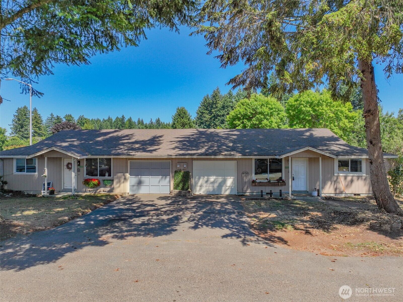 Property Photo:  