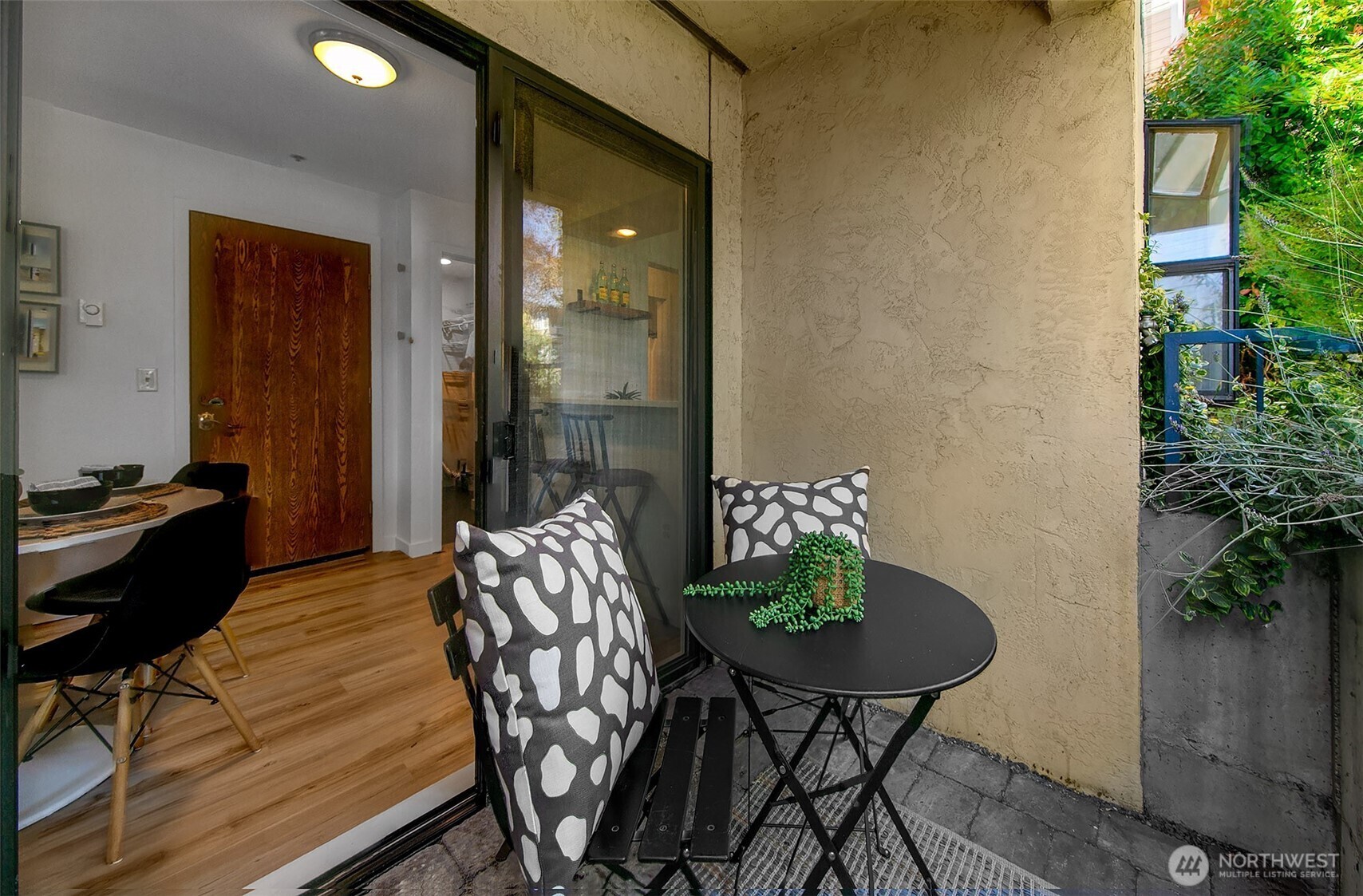 Property Photo:  1400 NW 60th Street 101  WA 98107 