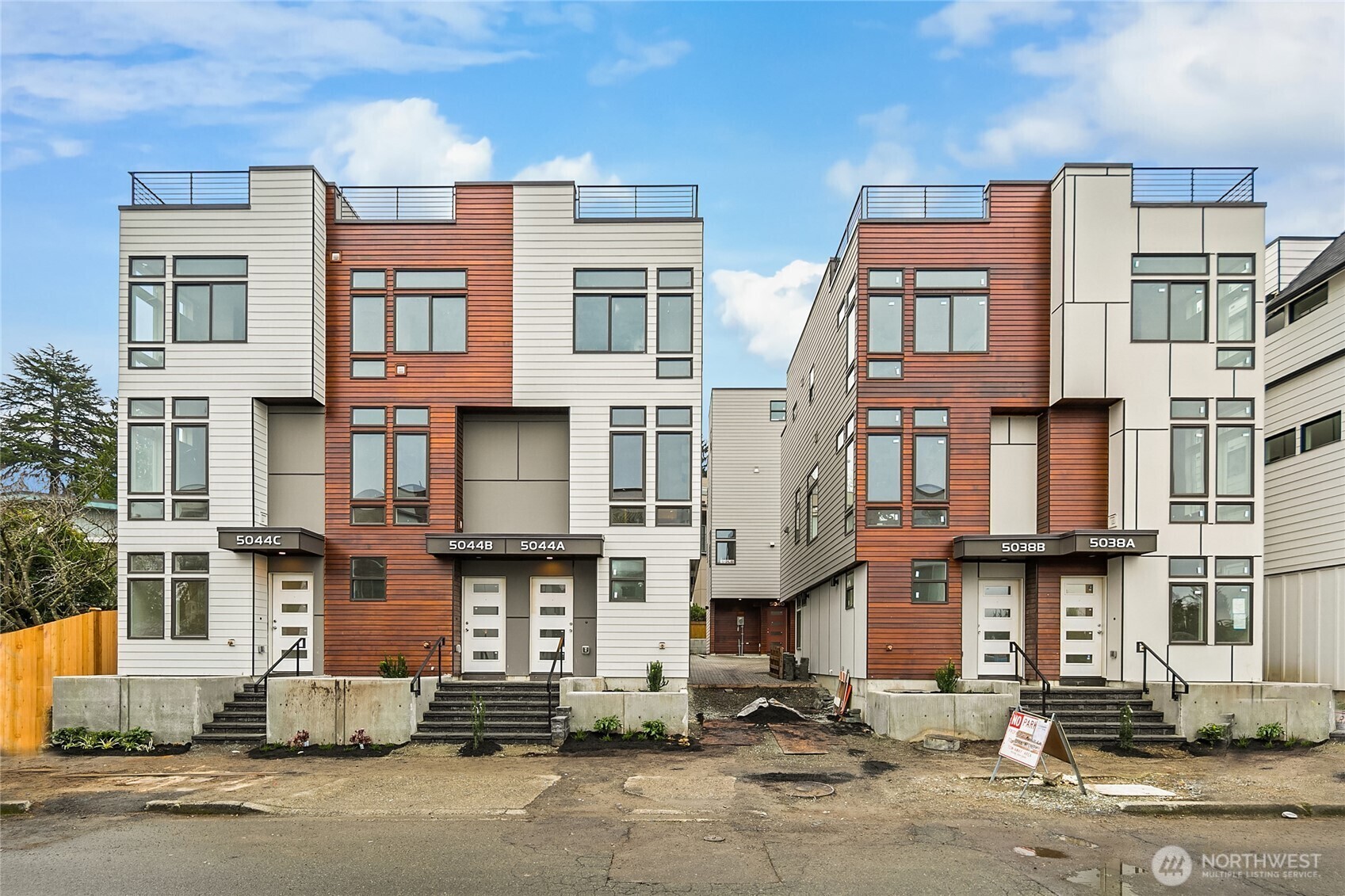 5044  Sand Point Place NE C  Seattle WA 98105 photo