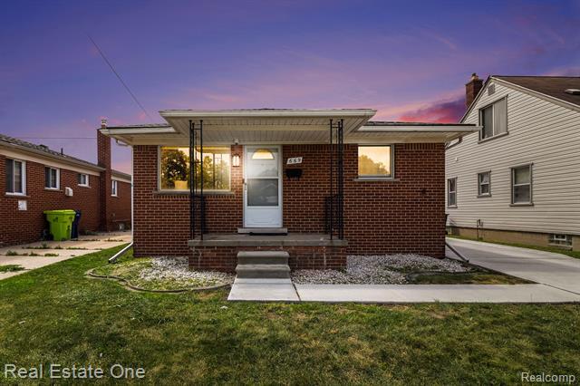 Property Photo:  669 Highland Avenue  MI 48146 