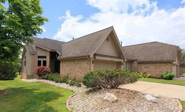 29441 S Meadowridge Dr  Farmington Hills MI 48334 photo