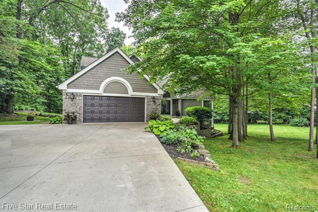 1150 Rolling Pines Drive  Ortonville Vlg MI 48462 photo