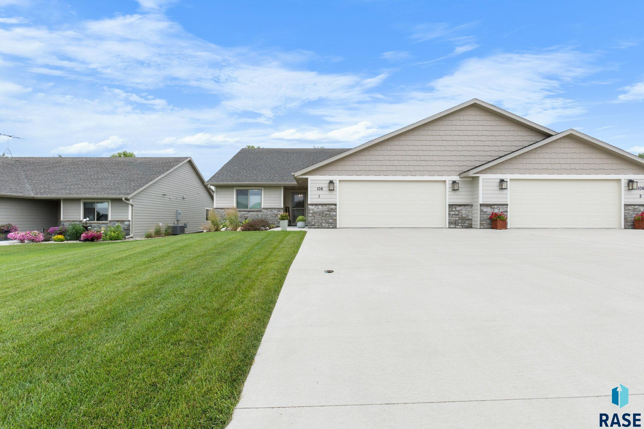Property Photo:  106 S 15th Ave 1  IA 51246 
