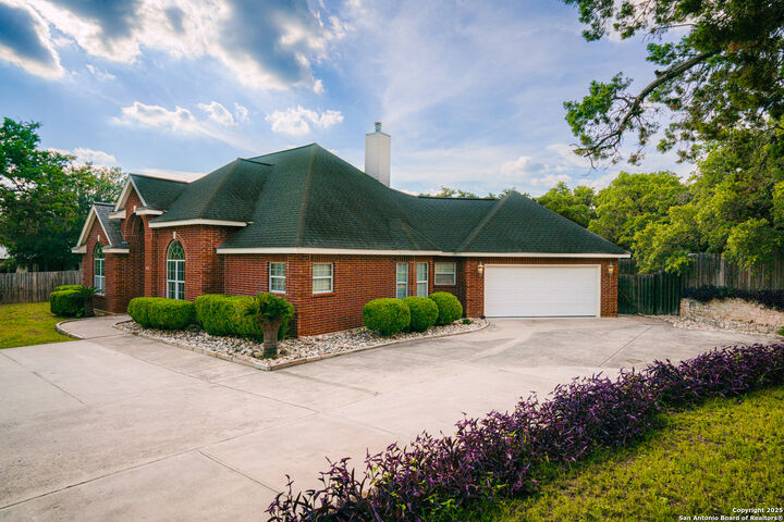 Property Photo: 6935 W Hausman TX 78249