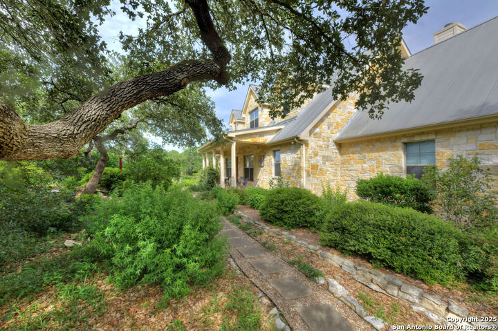 Property Photo: 853 County Road 2801 TX 78056