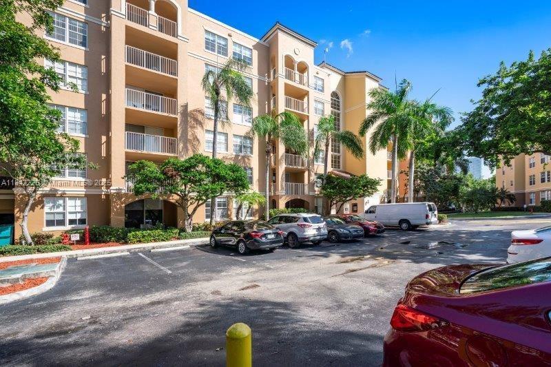 Property Photo:  19999 E Country Club Dr 1206  FL 33180 