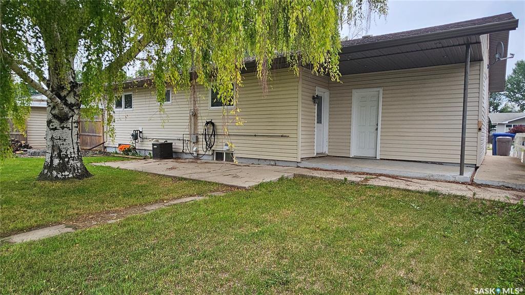 Property Photo: 1013 12th Street SK S0K 2A0