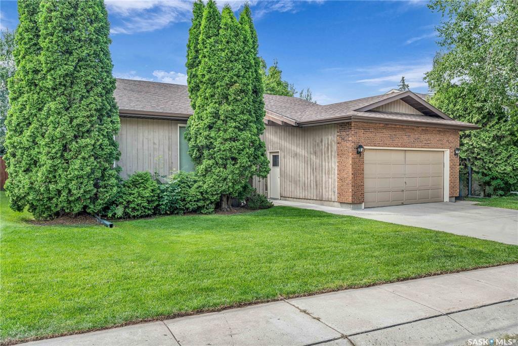 Property Photo:  606 Whitewood Way  SK S7J 4L6 