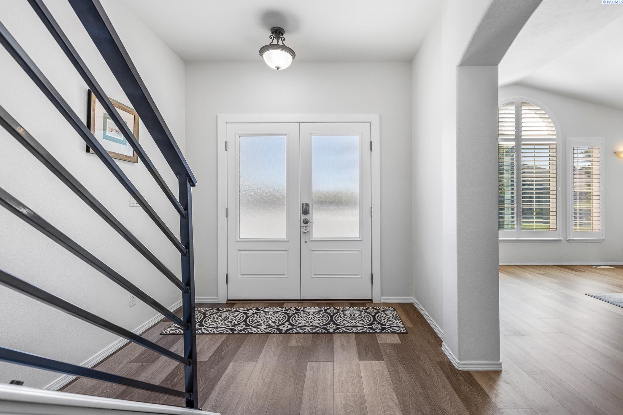Property Photo: 1251 Fuji Way WA 99352