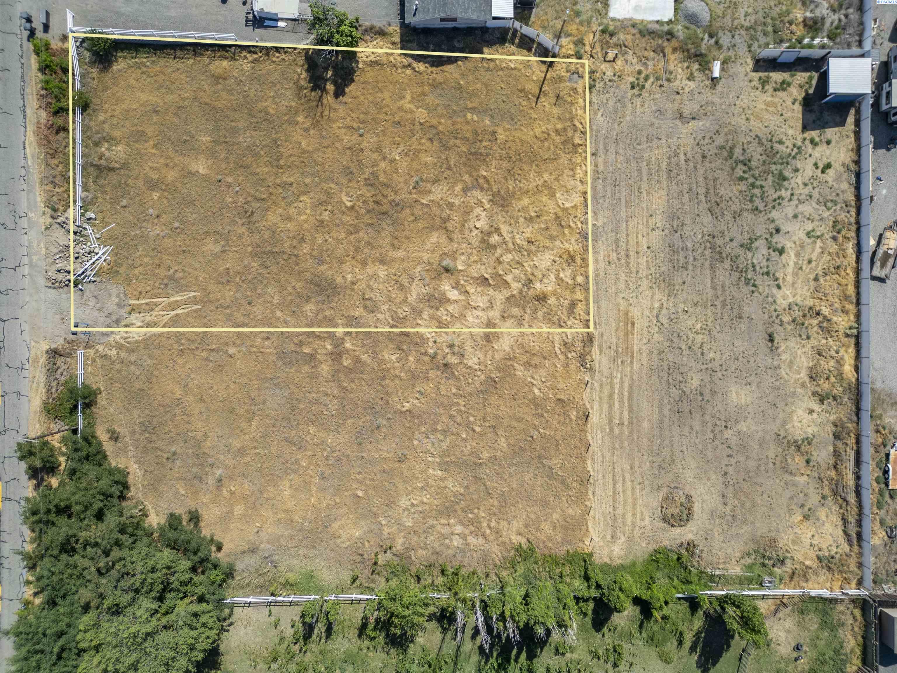 Property Photo: 4016 W Argent Place WA 99301