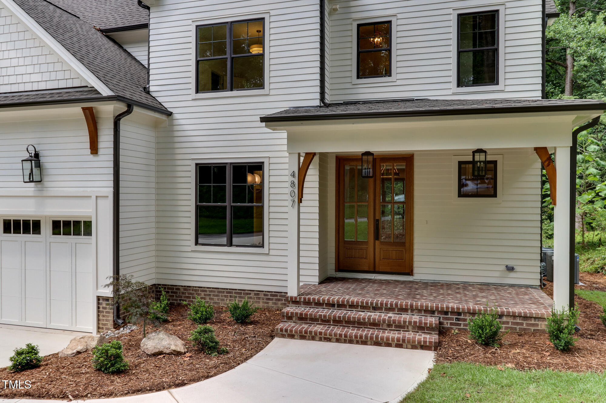 Property Photo: 4807 Hollyridge Drive NC 27612