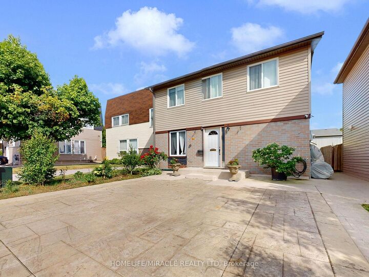 Property Photo:  14 Hawkins Court  ON L6S 2N7 