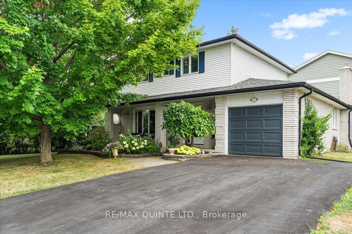 Property Photo:  57 Kensington Crescent  ON K8P 4T4 