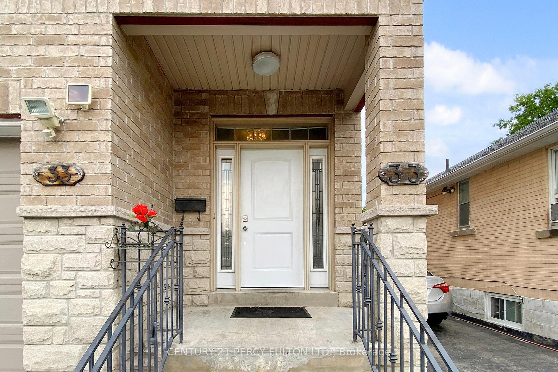 Property Photo: 33 Wanstead Avenue ON M1L 3L3
