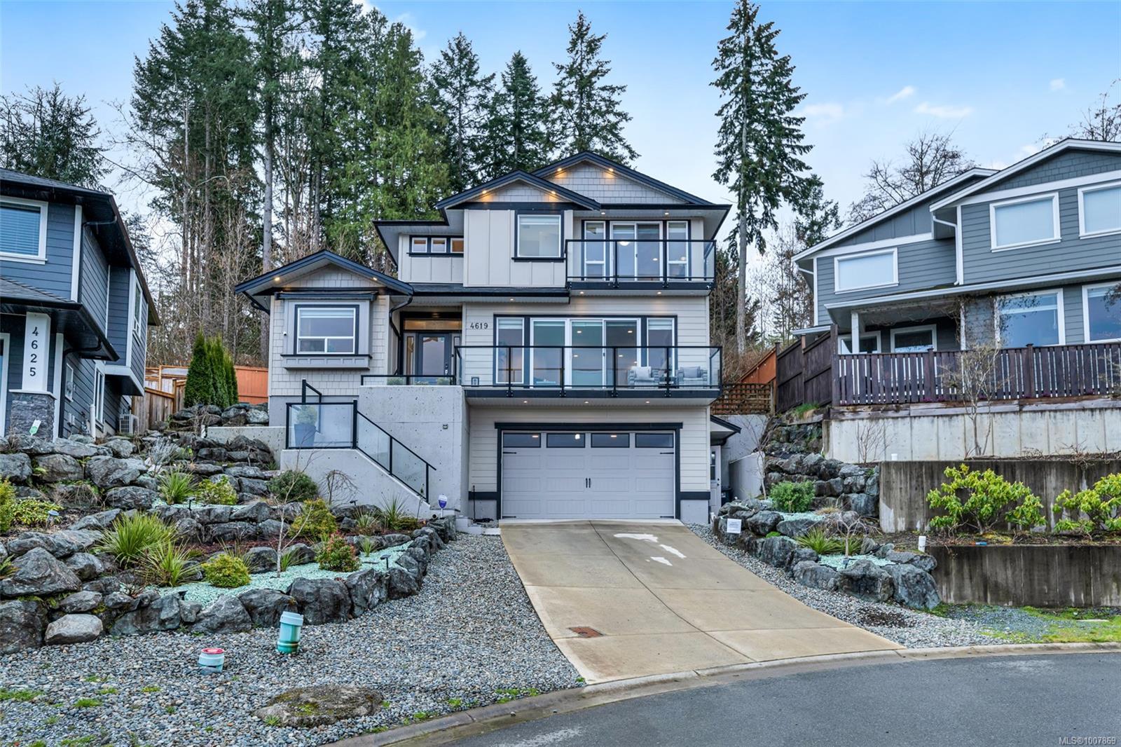 Property Photo: 4619 Mallard Way BC V0R 1N1
