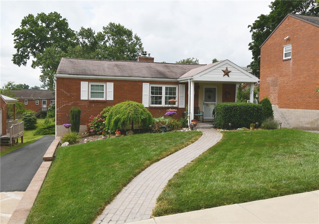 Property Photo: 1344 Sylvandell Drive PA 15243