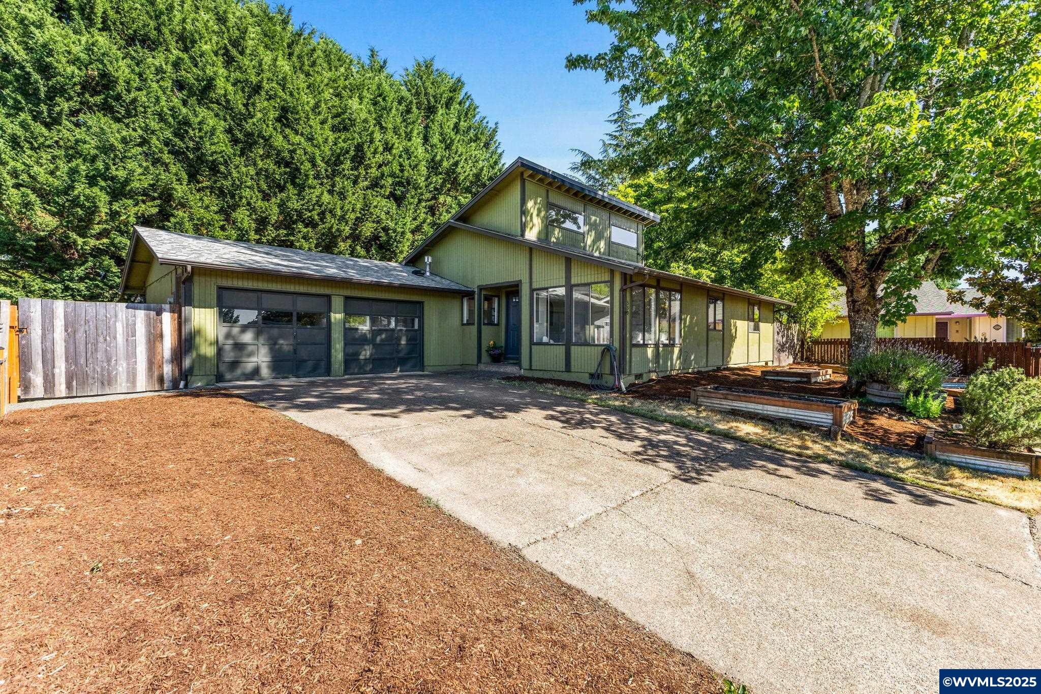 Property Photo: 339 Marlon St OR 97370