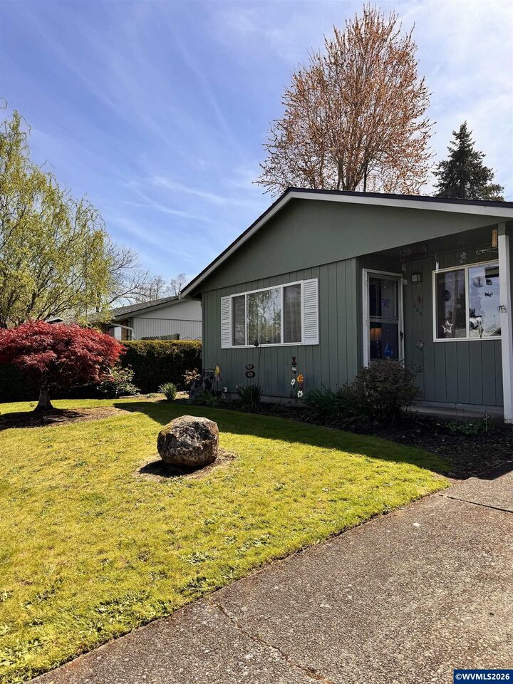 Property Photo:  560 Maple St  OR 97325 